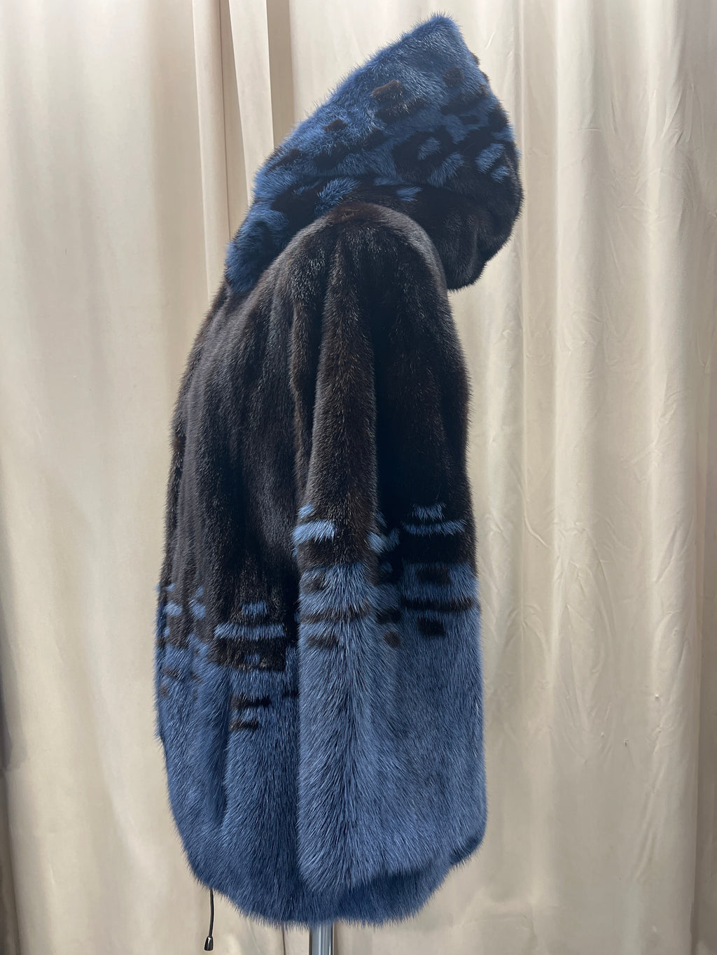 Giacca in Visone Bicolore con Cappuccio — Blu Zaffiro & Blackglama, Vintage Luxury