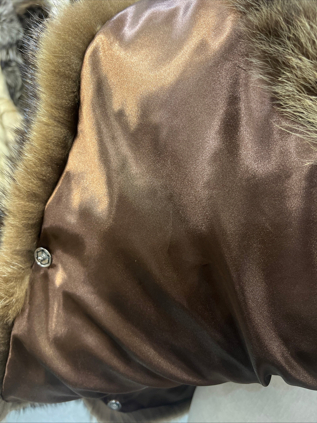 Poncho in Pelliccia Naturale con Cappuccio — Vintage Luxury