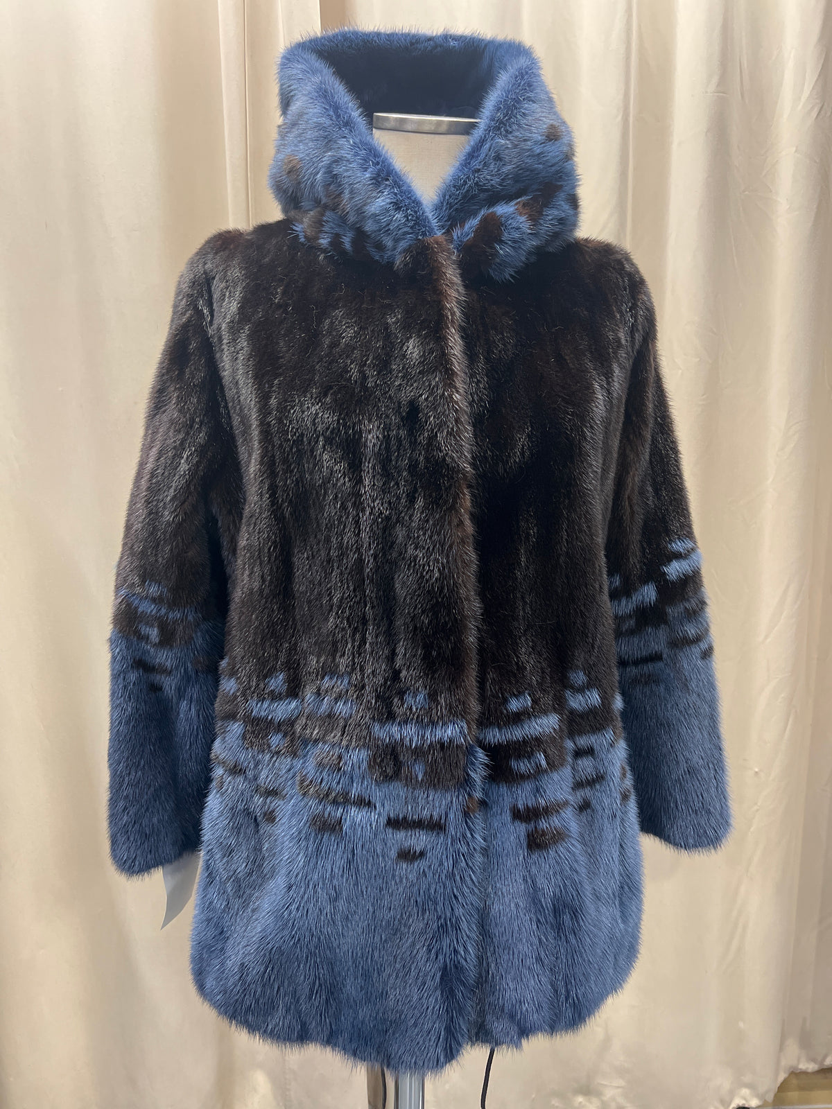 Giacca in Visone Bicolore con Cappuccio — Blu Zaffiro & Blackglama, Vintage Luxury
