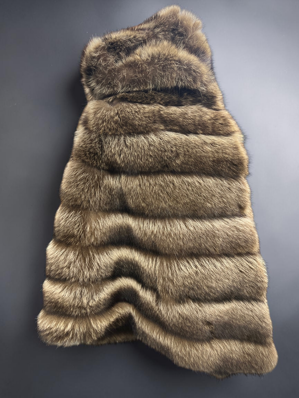 Poncho in Pelliccia Naturale con Cappuccio — Vintage Luxury
