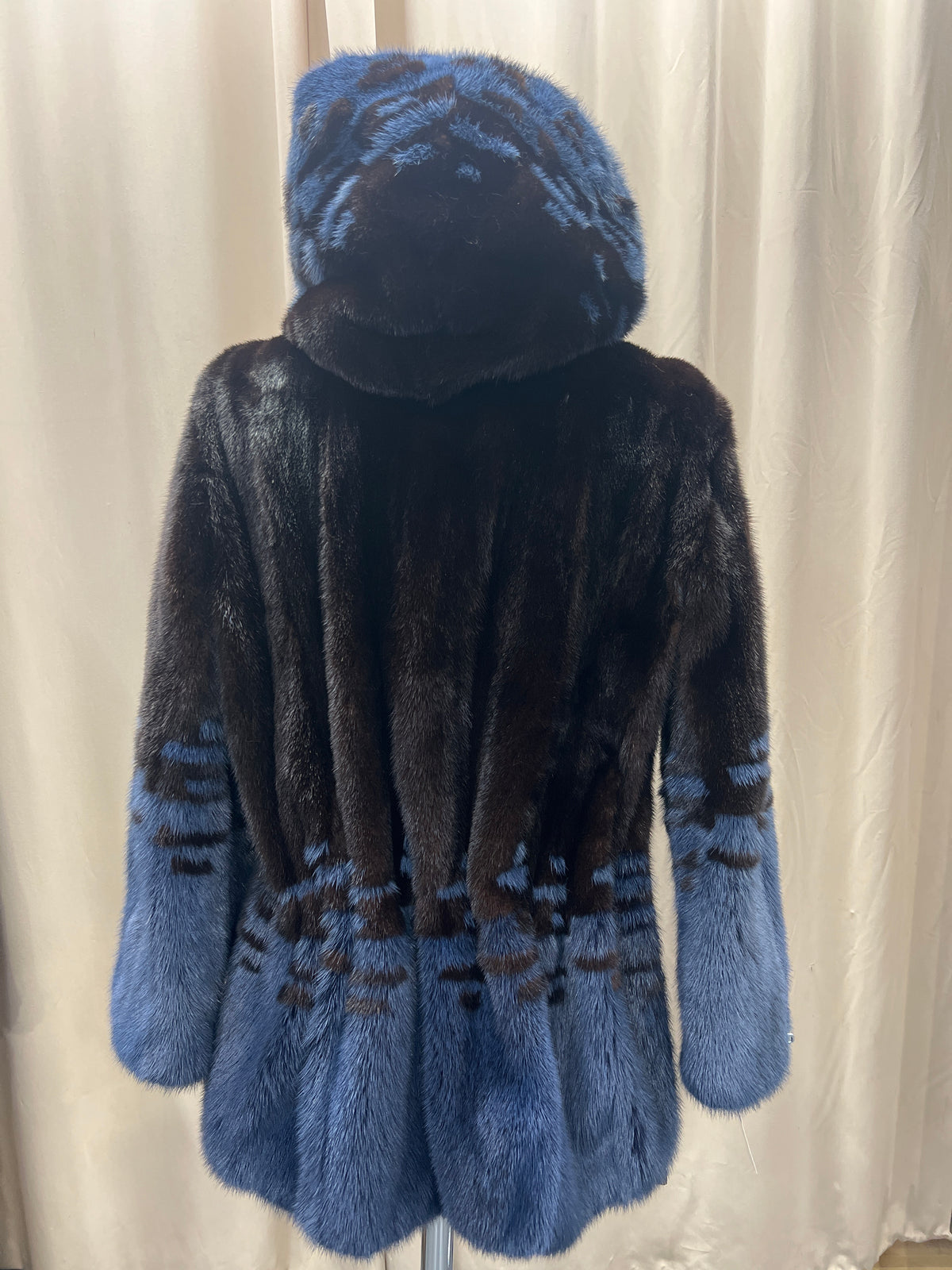 Giacca in Visone Bicolore con Cappuccio — Blu Zaffiro & Blackglama, Vintage Luxury